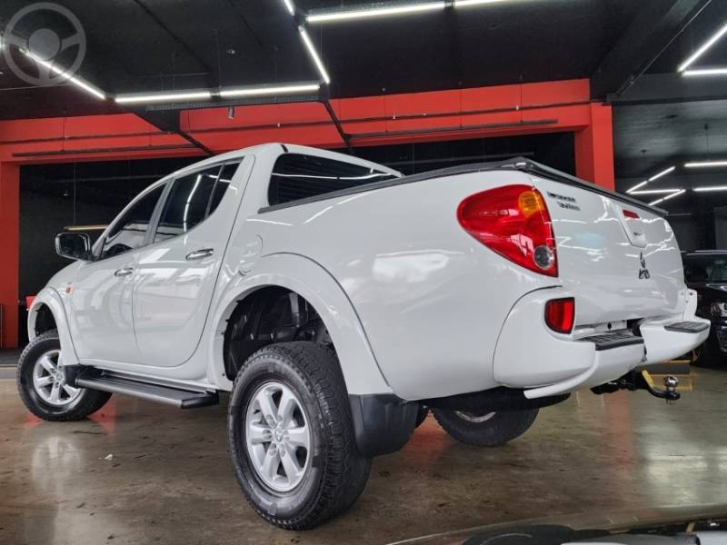 MITSUBISHI - L200 TRITON 3.2 HPE 4X4 CD 16V TURBO INTERCOOLER DIESEL 4P AUTOMÁTICO - 2011/2012 - BRANCA - R$ 105.900,00