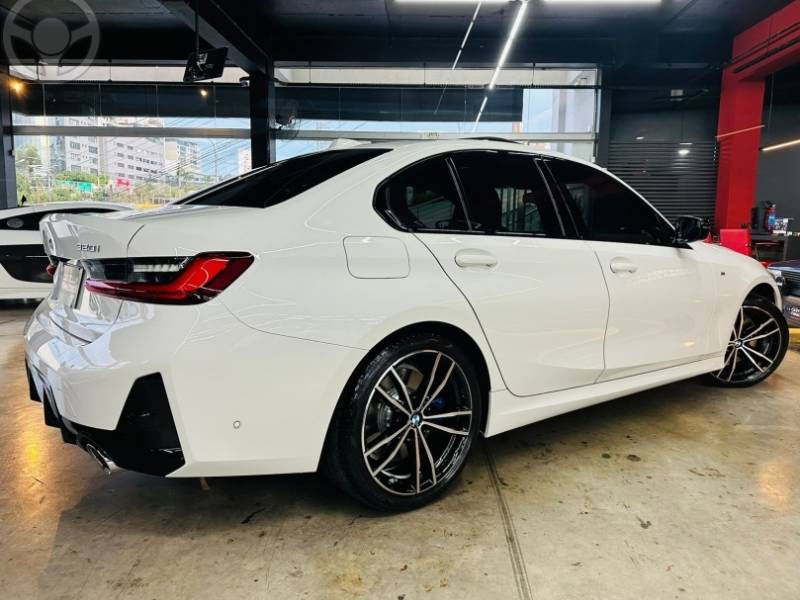 BMW - 320I 2.0 M SPORT 16V TURBO ACTIVEFLEX 4P AUTOMÁTICO - 2022/2023 - BRANCA - R$ 329.900,00