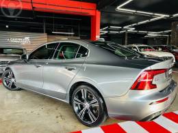 VOLVO - S60 2.0 T5 INSCRIPTION 16V TURBO 4P AUTOMÁTICO - 2019/2020 - CINZA - R$ 179.900,00