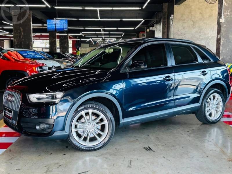 AUDI - Q3 2.0 TFSI AMBIENTE QUATTRO 4P S TRONIC - 2013/2014 - AZUL - R$ 89.900,00