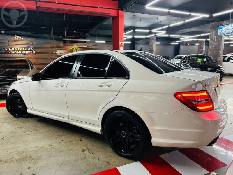 MERCEDES-BENZ - C 180 1.6 CGI SPORT 16V TURBO 4P AUTOMÁTICO - 2014/2014 - BRANCA - R$ 79.900,00