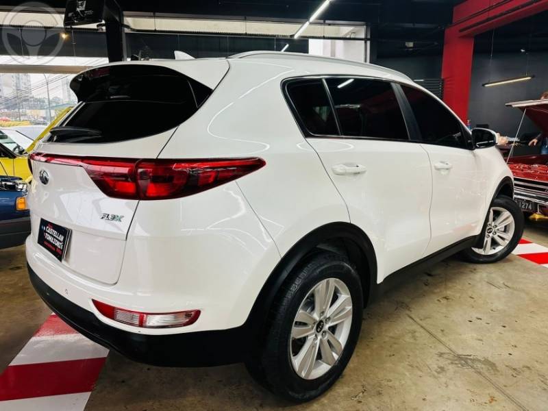 KIA MOTORS - SPORTAGE 2.0 LX 4X2 16V FLEX 4P AUTOMÁTICO - 2016/2017 - BRANCA - R$ 97.900,00