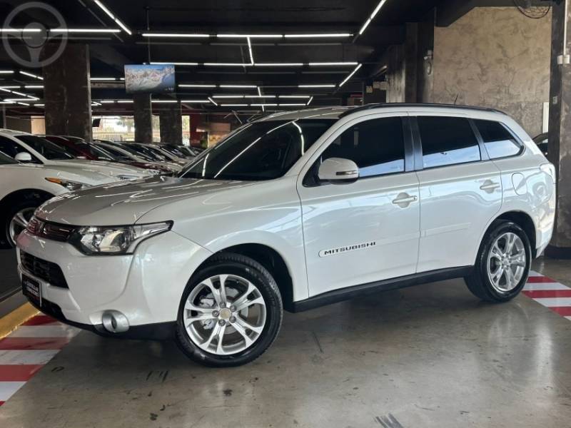 MITSUBISHI - OUTLANDER 2.0 16V 4P AUTOMÁTICO - 2014/2014 - BRANCA - R$ 77.800,00