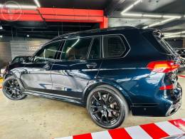 BMW - X7 4.4 XDRIVE 50I M SPORT V8 BI-TURBO 32V 4P AUTOMÁTICO - 2021/2021 - AZUL - R$ 739.900,00