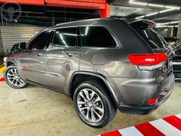 JEEP - GRAND CHEROKEE 3.0 LIMITED 4X4 V6 24V TURBO DIESEL 4P AUTOMÁTICO - 2018/2018 - CINZA - R$ 205.900,00