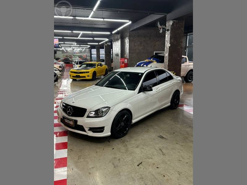 MERCEDES-BENZ - C 180 1.6 CGI SPORT 16V TURBO 4P AUTOMÁTICO - 2014/2014 - BRANCA - R$ 81.900,00