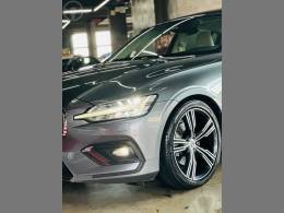 VOLVO - S60 2.0 T5 INSCRIPTION 16V TURBO 4P AUTOMÁTICO - 2019/2020 - CINZA - R$ 179.900,00