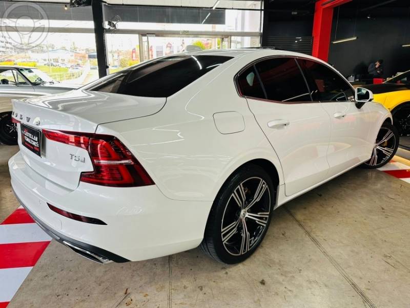 VOLVO - S60 2.0 T5 INSCRIPTION 16V TURBO 4P AUTOMÁTICO - 2019/2020 - BRANCA - R$ 179.900,00