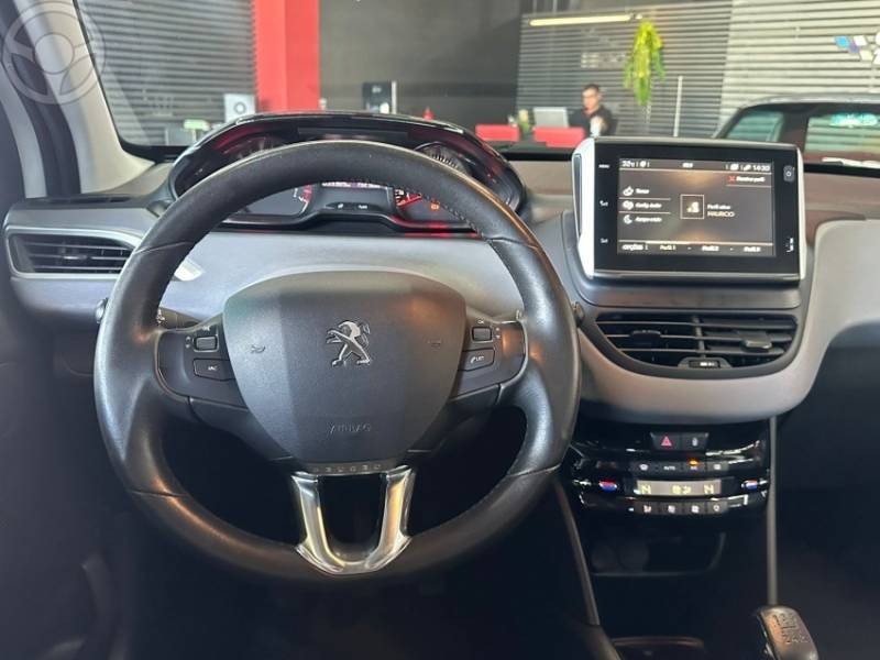 PEUGEOT - 208 1.2 ALLURE 12V FLEX 4P MANUAL - 2018/2019 - BRANCA - R$ 59.900,00